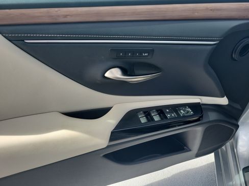 Certified 2023 Lexus ES 250 w/ Premium Package AWD/4WD image 19