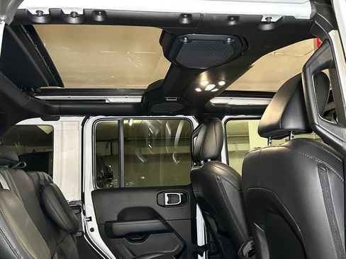 Used 2022 Jeep Wrangler Unlimited Sahara w/ Cold Weather Group image 15