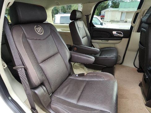 Used 2009 Cadillac Escalade Platinum image 40