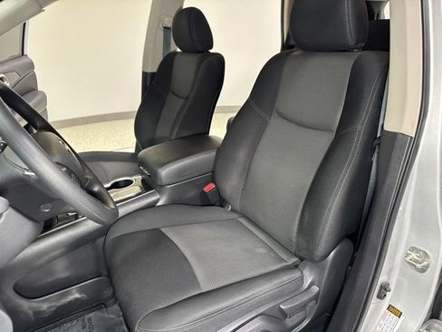 Used 2020 Nissan Pathfinder S FWD image 13