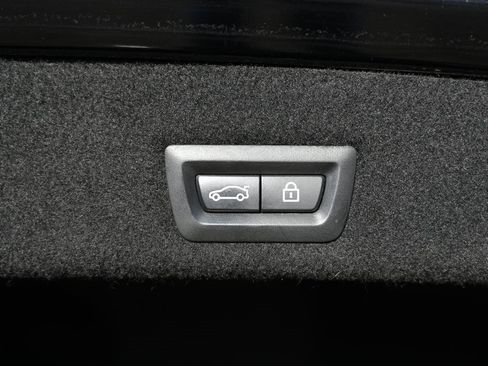 Used 2016 BMW 750i xDrive image 17