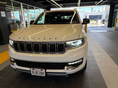 Used 2024 Jeep Wagoneer L Series II RWD image 4