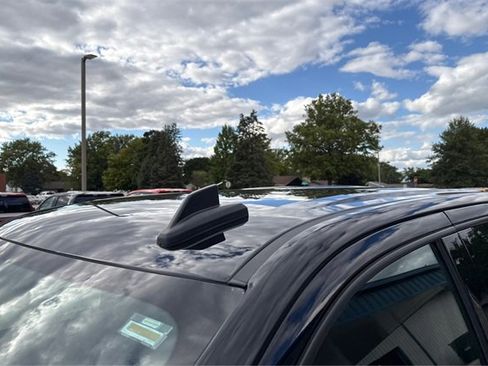 Used 2023 GMC Sierra 1500 Elevation image 12