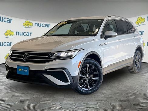 Used 2024 Volkswagen Tiguan SE image 3