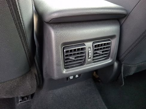 Used 2025 Toyota Camry SE FWD image 11