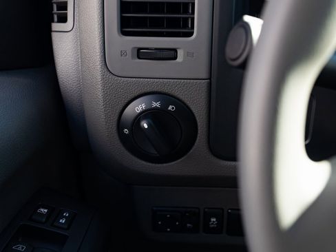 Used 2020 Nissan NV 3500 SV image 13