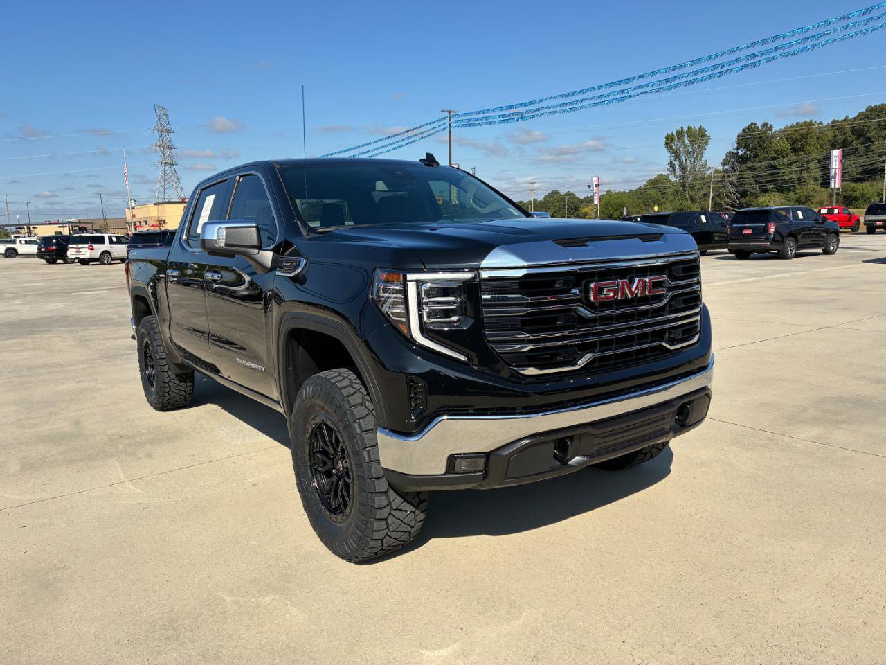 Used 2025 GMC Sierra 1500 SLT AWD/4WD image 4
