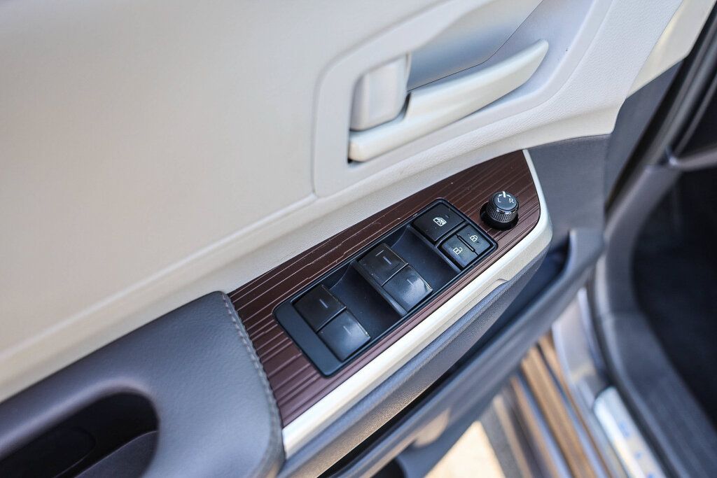 Certified 2023 Toyota Sienna LE w/ LE Plus Package FWD image 12