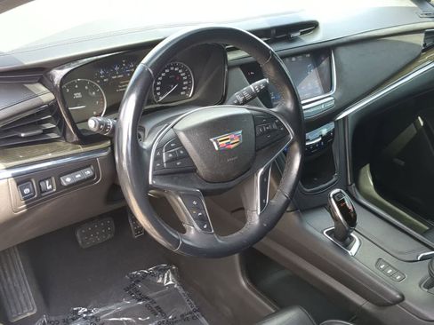 Used 2017 Cadillac XT5 Platinum w/ Driver Assist Package AWD/4WD image 10