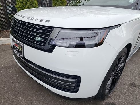 Used 2025 Land Rover Range Rover SE AWD/4WD image 6
