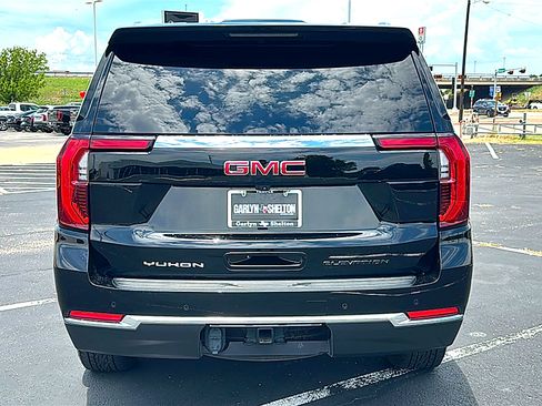 Used 2025 GMC Yukon Elevation AWD/4WD image 7
