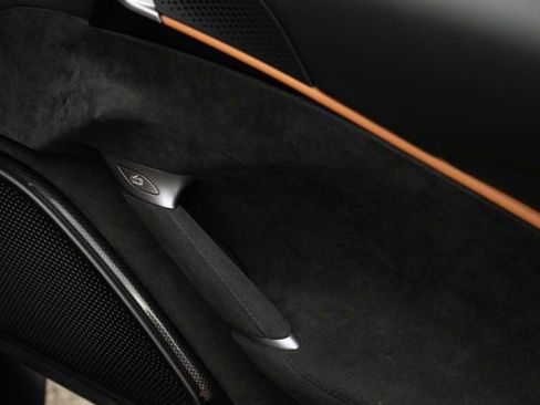 Used 2025 Ferrari Roma Spider image 53