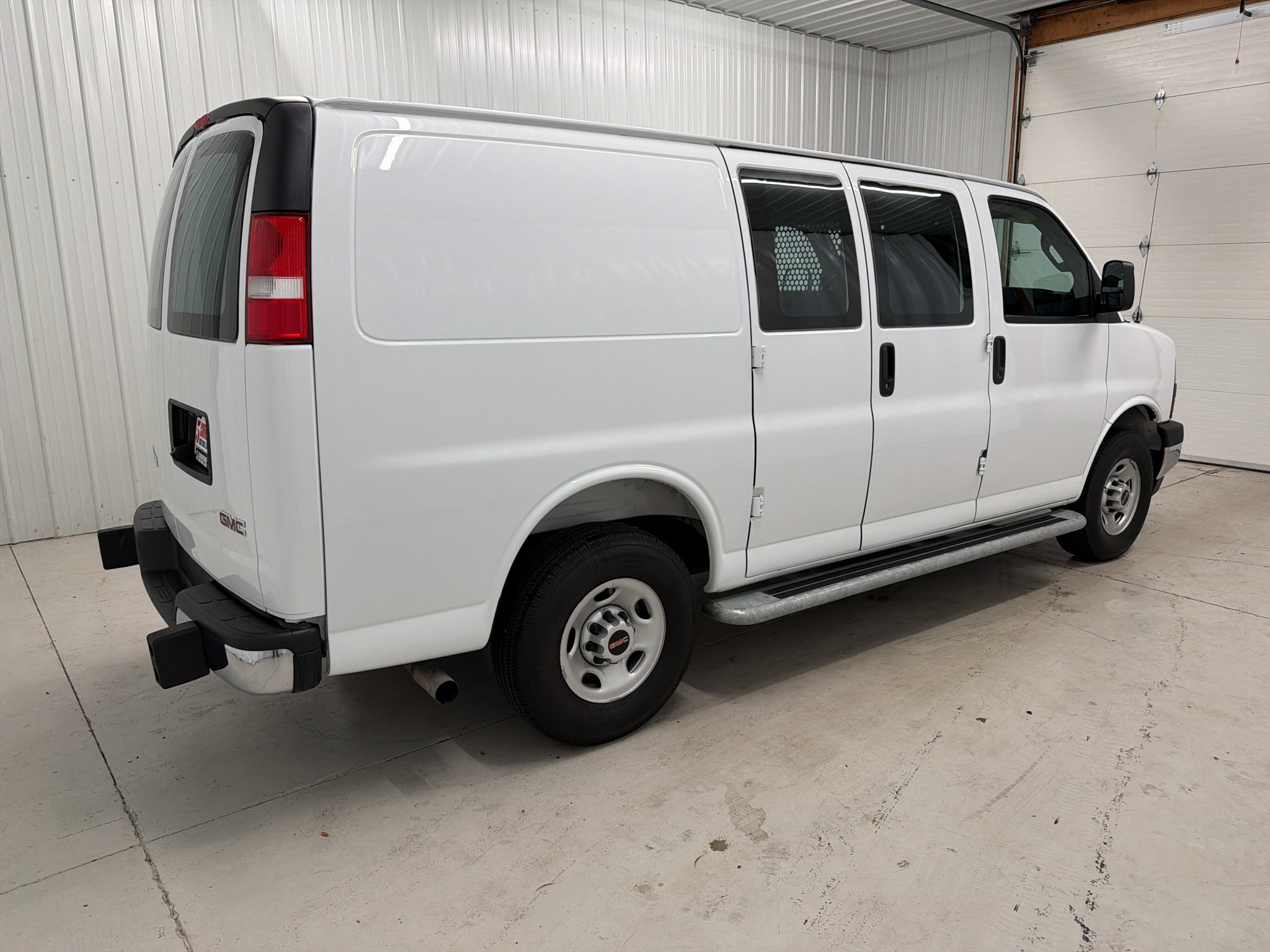 Used 2025 GMC Savana 2500 w/ Driver Convenience Package RWD image 3