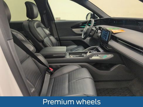 Used 2024 Lincoln Nautilus Reserve w/ Equipment Group 203A image 16