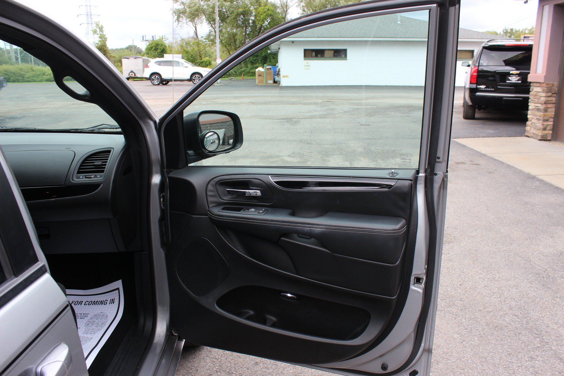 Used 2017 Dodge Grand Caravan SE FWD image 32