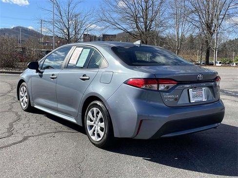 Used 2021 Toyota Corolla LE image 3