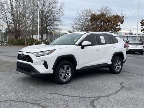 Used 2022 Toyota RAV4 XLE image 1