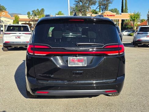 New 2026 Chrysler Pacifica Select w/ S Appearance Package image 5