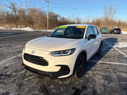 Used 2025 Honda HR-V Sport image 2