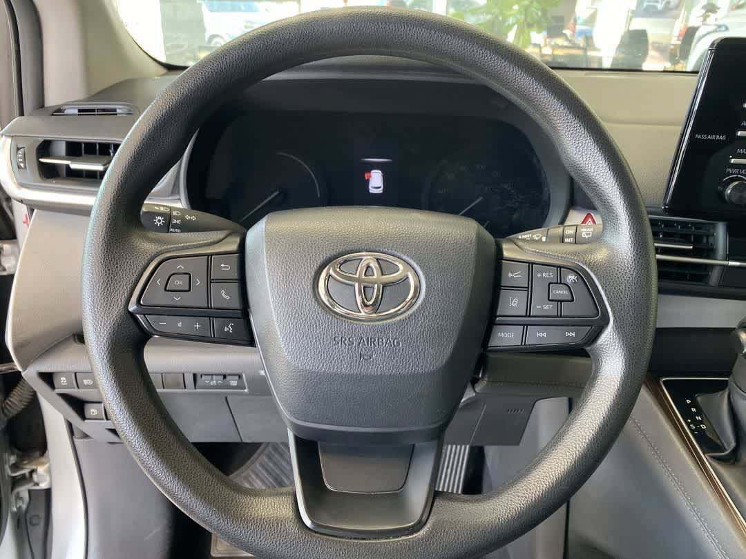 Used 2023 Toyota Sienna LE AWD/4WD image 17
