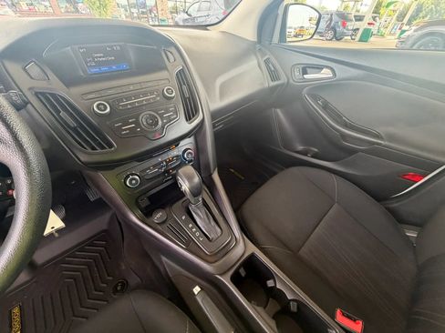 Used 2018 Ford Focus SE FWD image 16