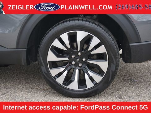 Used 2025 Ford Explorer Platinum w/ LUX Leather Package AWD/4WD image 9