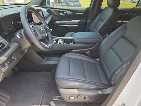 Used 2026 Chevrolet Traverse LT FWD image 13