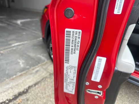 Used 2025 Jeep Compass Limited image 29