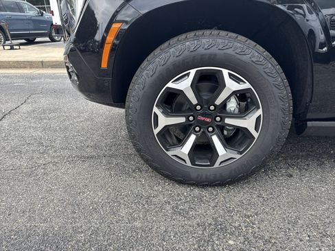 New 2026 GMC Yukon XL AT4 w/ AT4 Premium Plus Package AWD/4WD image 8