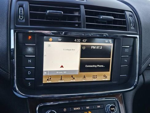 Used 2018 Lincoln Continental Select w/ Continental Climate Package image 22