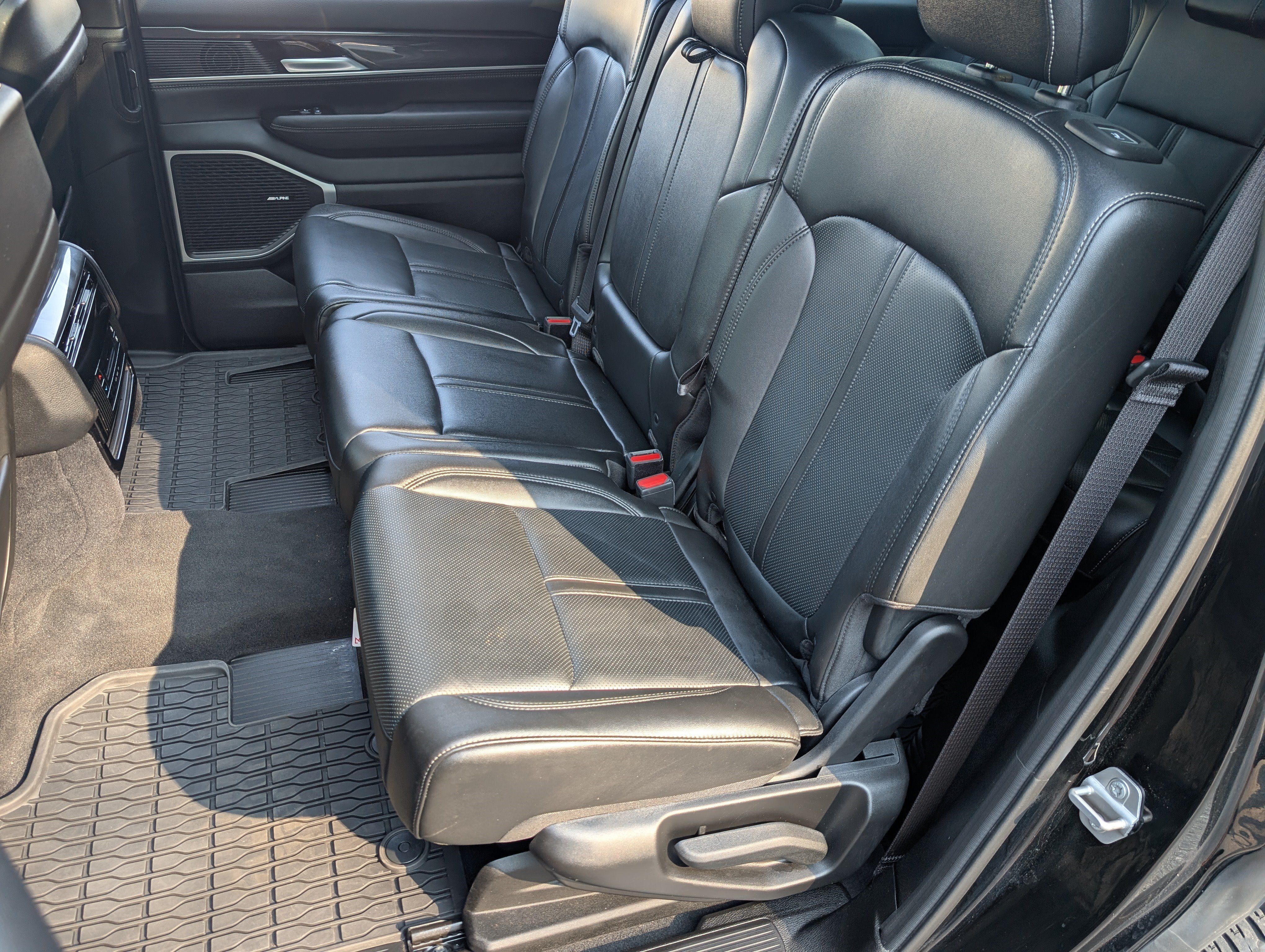 Used 2024 Jeep Wagoneer 4WD w/ Premium Group I image 18