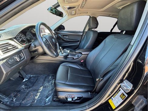 Used 2018 BMW 320i Sedan RWD image 2