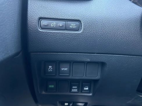 Used 2016 Nissan Rogue SV image 28