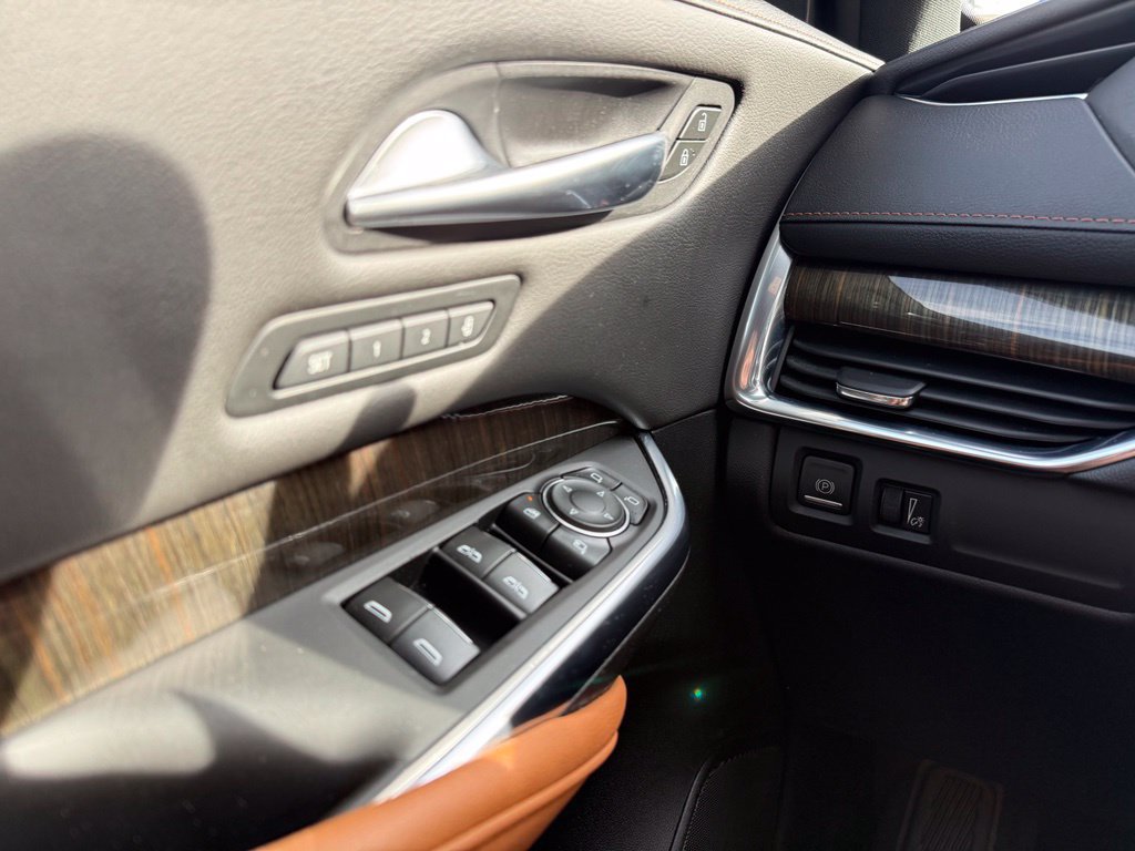 Used 2021 Cadillac XT4 Sport w/ Sun And Sound Package AWD/4WD image 8