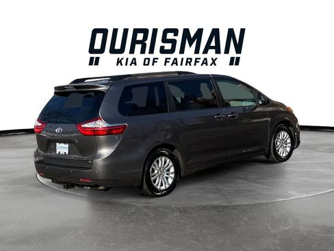 Used 2015 Toyota Sienna XLE w/ XLE Navigation Package image 6
