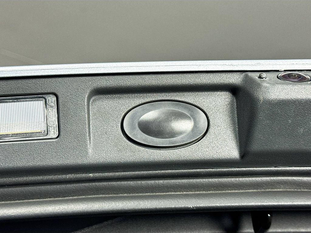 Used 2025 Rivian R1S Adventure Dual AWD/4WD image 31
