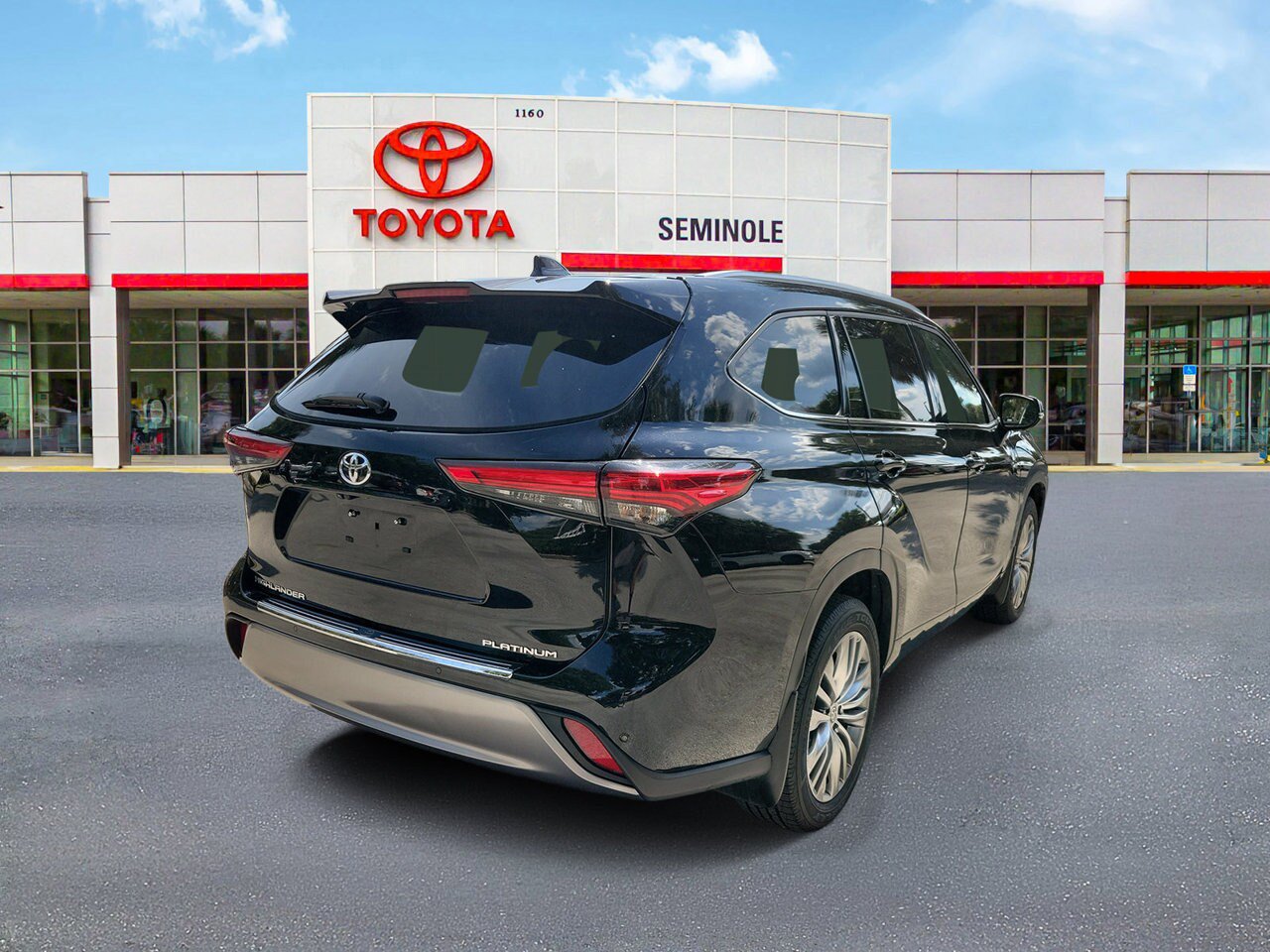 Used 2023 Toyota Highlander Platinum FWD image 3