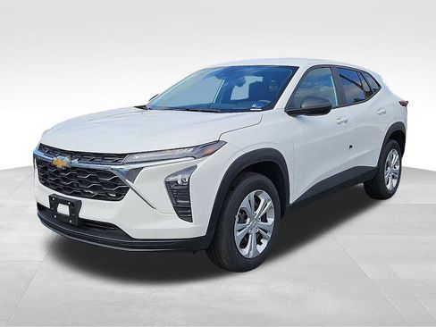 New 2026 Chevrolet Trax LS image 2