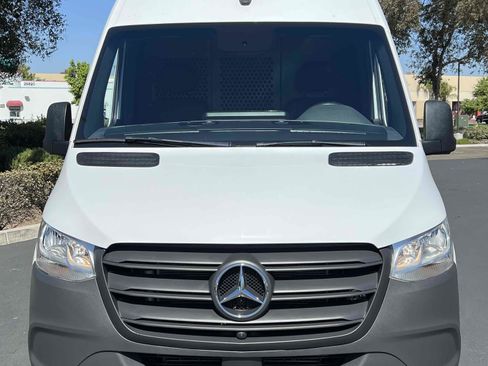 Used 2022 Mercedes-Benz Sprinter 2500 image 47