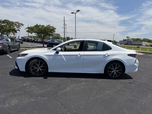 Certified 2023 Toyota Camry SE FWD image 4