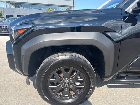 Used 2025 Toyota 4Runner SR5 AWD/4WD image 10