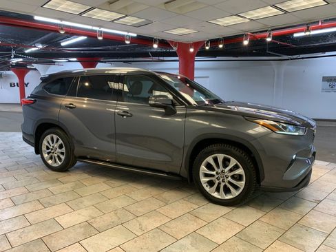Used 2023 Toyota Highlander Limited AWD/4WD image 10