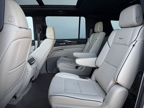 Used 2024 Cadillac Escalade ESV Premium Luxury image 26