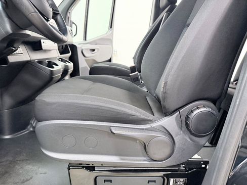 Used 2025 Mercedes-Benz Sprinter 2500 image 28