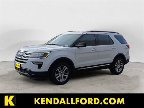 Used 2018 Ford Explorer XLT image 1