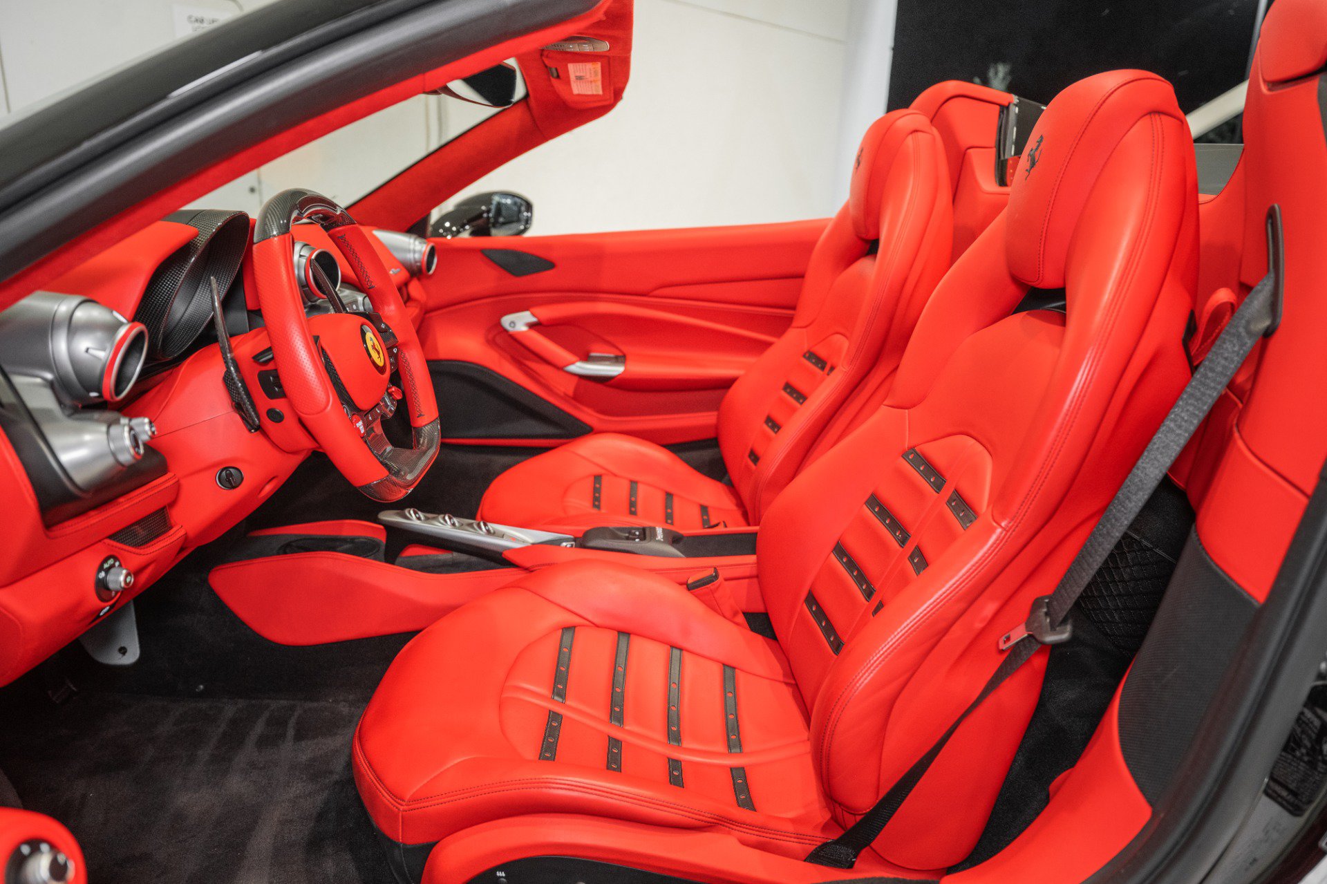 Used 2021 Ferrari F8 Tributo RWD image 2