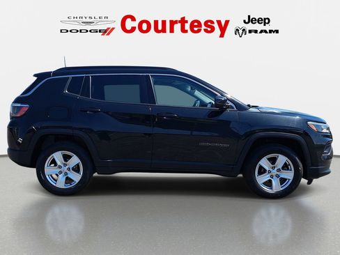 Certified 2022 Jeep Compass Latitude w/ Sun and Sound Group AWD/4WD image 4