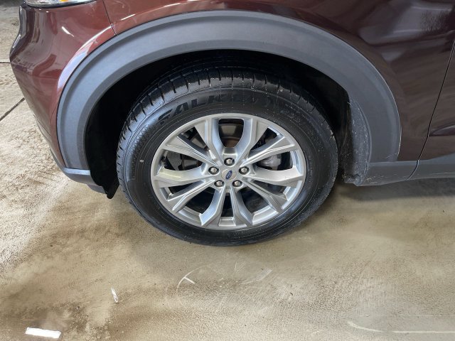 Used 2020 Ford Explorer XLT w/ Equipment Group 202A AWD/4WD image 11