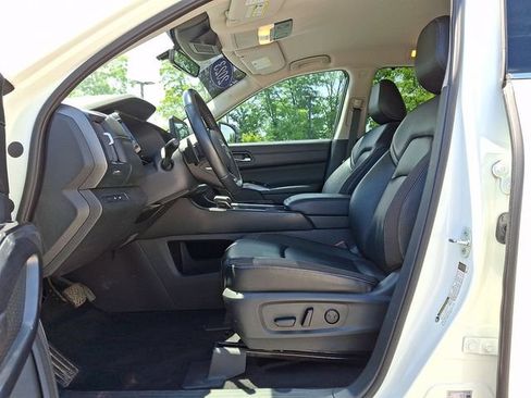 Used 2023 Nissan Pathfinder SL AWD/4WD image 15
