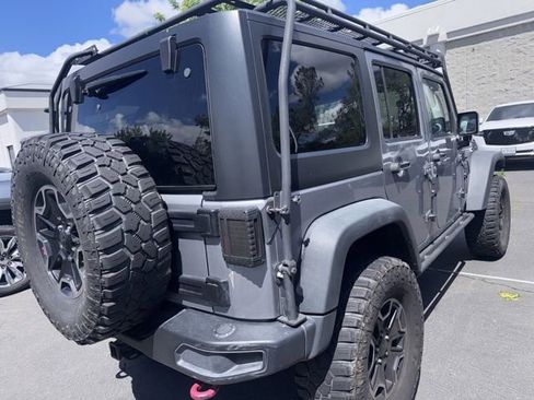 Used 2016 Jeep Wrangler Unlimited Rubicon image 2